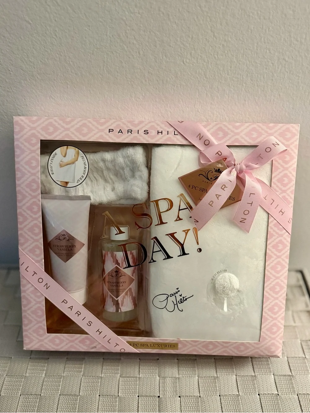Paris Hilton Strawberry and Vanilla Spa Day Bath & Body Gift Set
